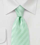 Modern Narrow Tie in Pistachio